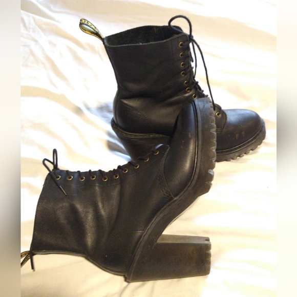 Dr. MARTENS KENDRA WOMEN'S LEATHER HEELED BOOTS - Picture 5 of 8